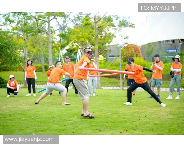 团建活动新风尚踢足球增强团队凝聚力与协作精神的最佳选择